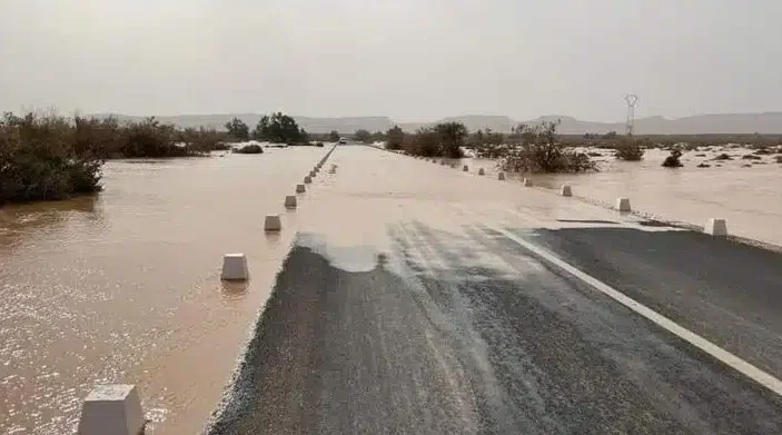 فيضانات وادي درعة تقطع طريق آسا–الزاك وتفتح باب التساؤلات حول توقيت الأشغال