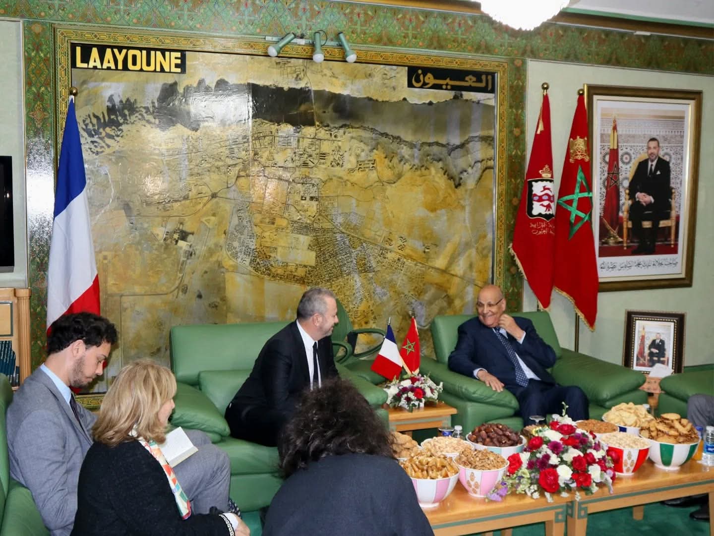 زيارة فرنسية للعيون…دعم التنمية والتعليم بالأقاليم الجنوبية