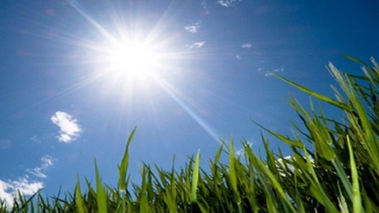 طقس الاثنين: أجواء حارة وسحب غير مستقرة