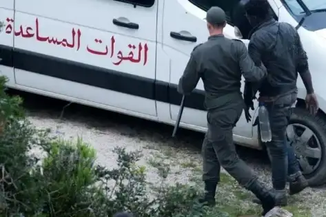 سيدي إفني.. توقيف 39 مرشحاً للهجرة غير النظامية وحجز قارب مطاطي قبالة شاطئ سيدي الوافي