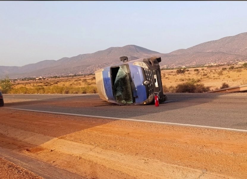 انقلاب شاحنة على الطريق بين بونعمان وتيزنيت دون تسجيل إصابات