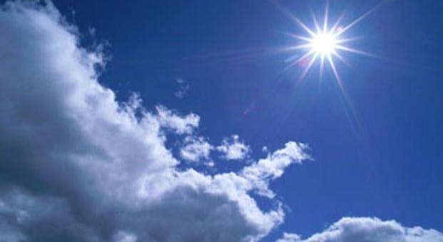 طقس حار وزخات رعدية اليوم السبت
