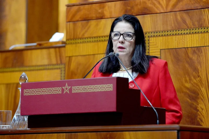 الحكومة توضح بشأن الساعة القانونية