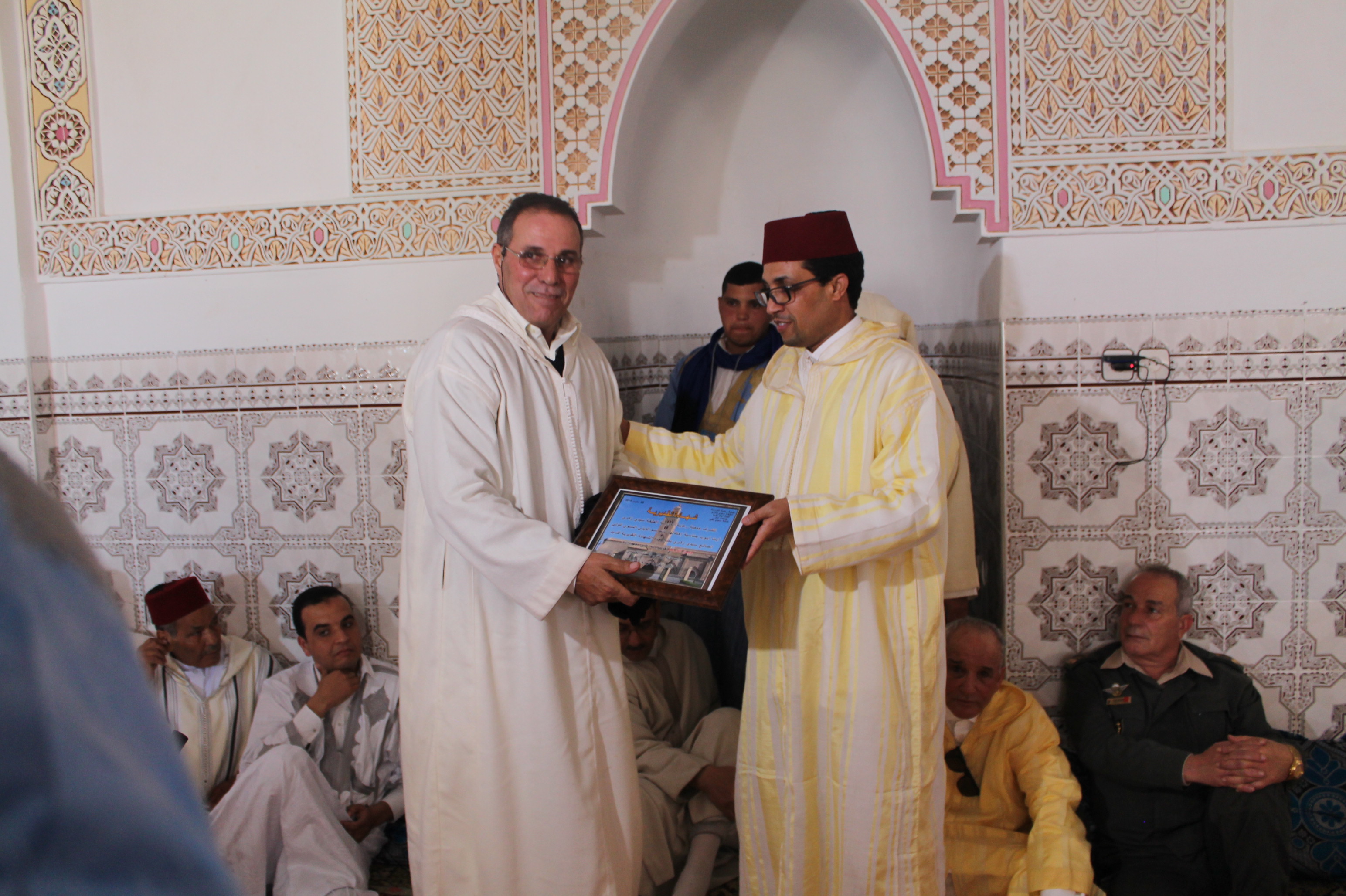 ايت باعمران تحيي مواسمها الدينية … موسم الزاوية العتيقة سيدي زكري . تكريم للباعمرانيين حسن الدرهم و الحسين شكري اوشرى .