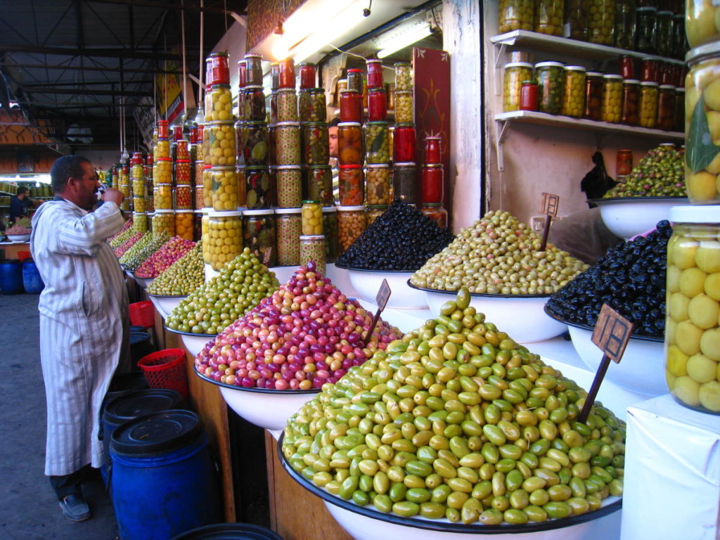 أزيد من 100 حالة تسمم بسبب الزيتون..