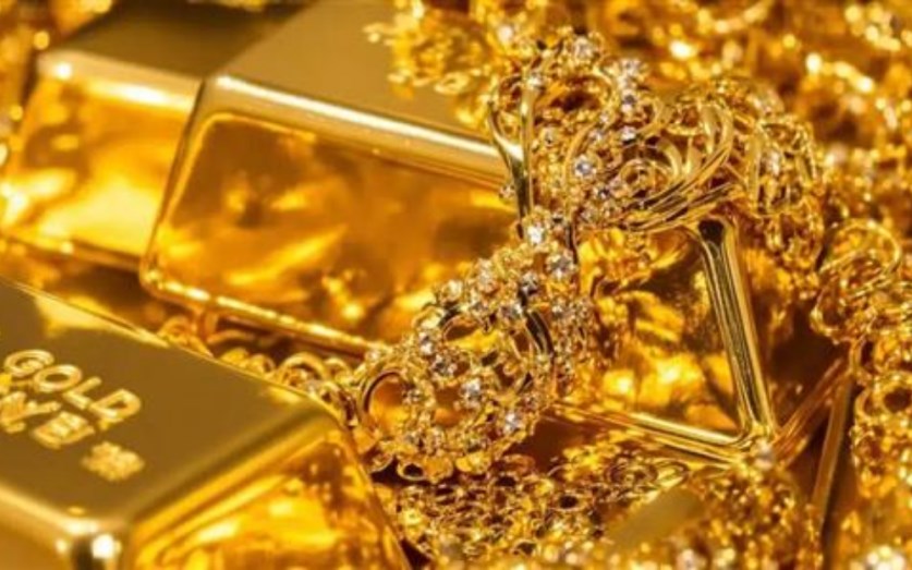 الذهب يتجه لتحقيق أول مكاسب شهرية منذ خمسة أشهر