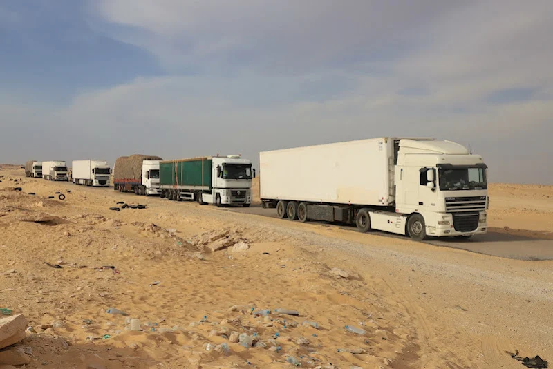تحذيرات من تهور سائقي الشاحنات في طريق مالي