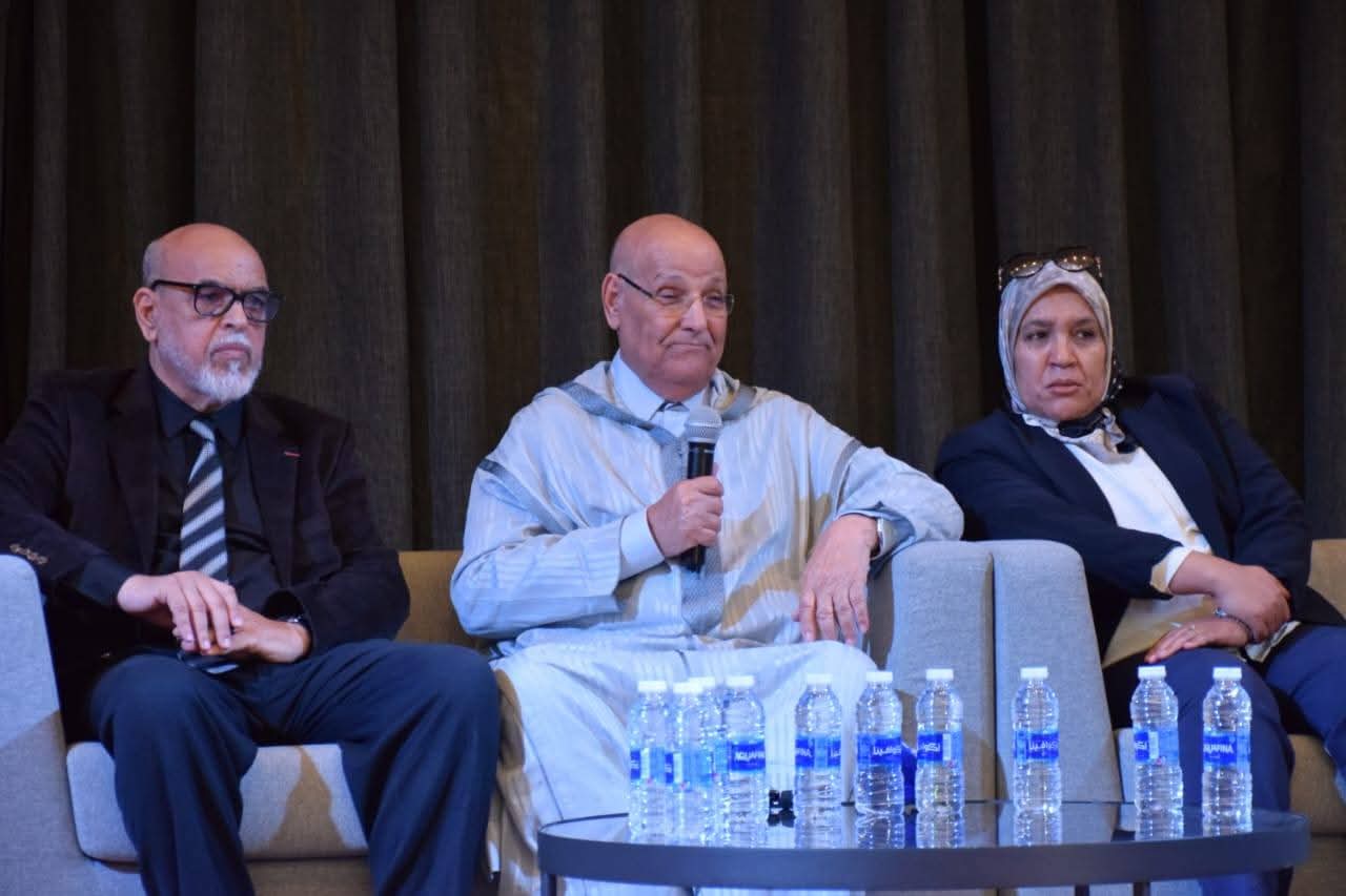 مولاي حمدي ولد الرشيد يعقد لقاء صحفيا بالعيون… القرار الأممي في صلب النقاش والإعلام الوطني في موقع التعبئة