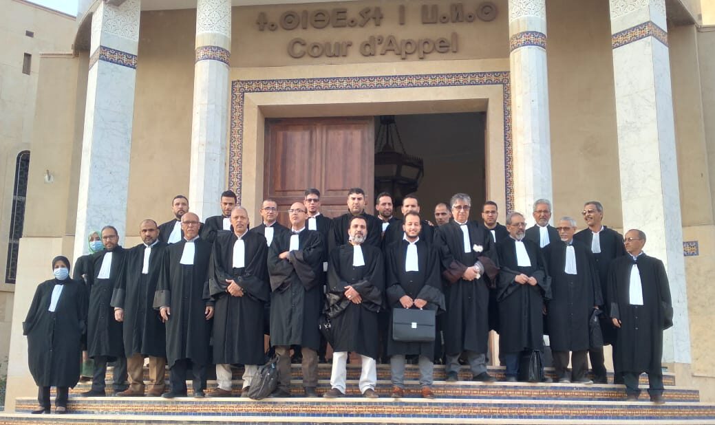 تعبيرا عن غضبهم من القرار الثلاثي ..محامو العيون يتضامنون مع زملائهم بباقي جهات المملكة