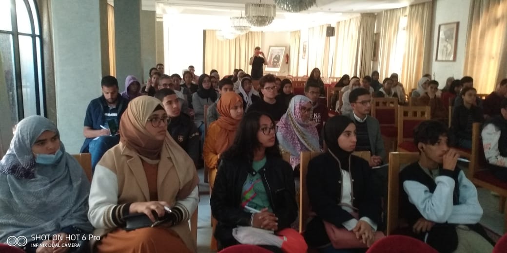 جامعة الأخوين تنظم لقاءا تواصليا مع تلاميذ ثانويات مدينتي العيون وطرفاية