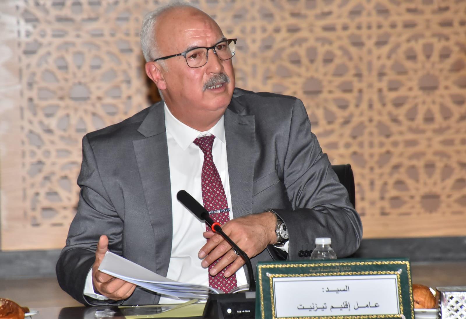 عامل إقليم تيزنيت… يترأس اجتماعًا لتسريع إطلاق مشروع التطهير السائل بمركز وشاطئ أكلو