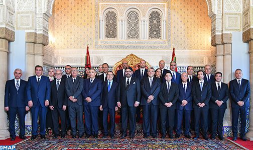 الملك يستقبل رئيس وأعضاء الحكومة في صيغتها الجديدة المعدلة.