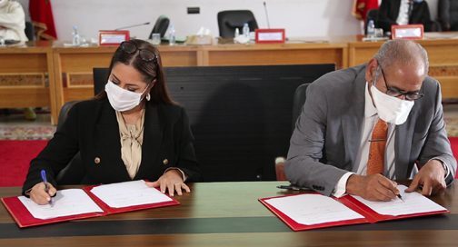 الداخلة..التوقيع على اتفاقيتين لإعداد الميثاق المعماري والنهوض بالجانب البيئي للمدينة