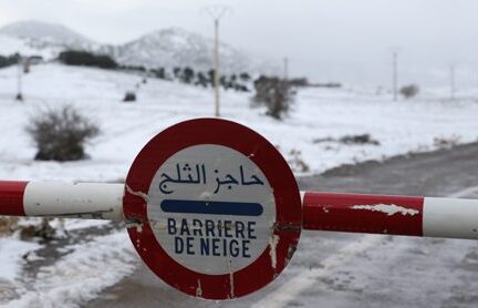 بني ملال:بسبب التساقطات الثلجية قطع عدد من المحاور الطرقية بالجهة 