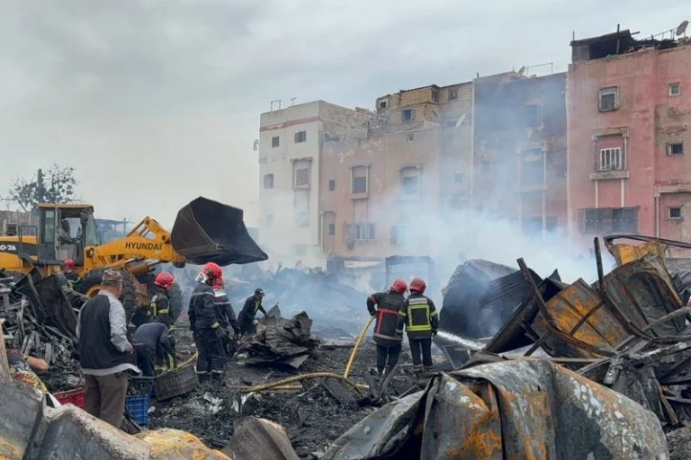 حريق ضخم بسوق المسيرة يخلف خسائر مادية جسيمة