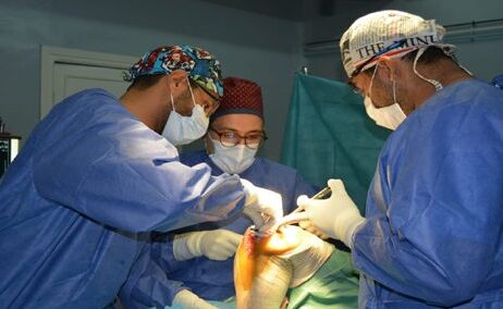 الداخلة.. اجراء عدة عمليات في مجال الجراحة الباطنية وتقويم العظام 