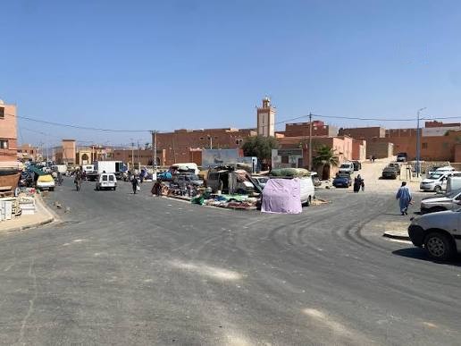 محطة تيوغزة بإقليم سيدي إفني تحت المجهر.. مهنيّو النقل يطالبون بتنظيم القطاع وتأمين المحطة
