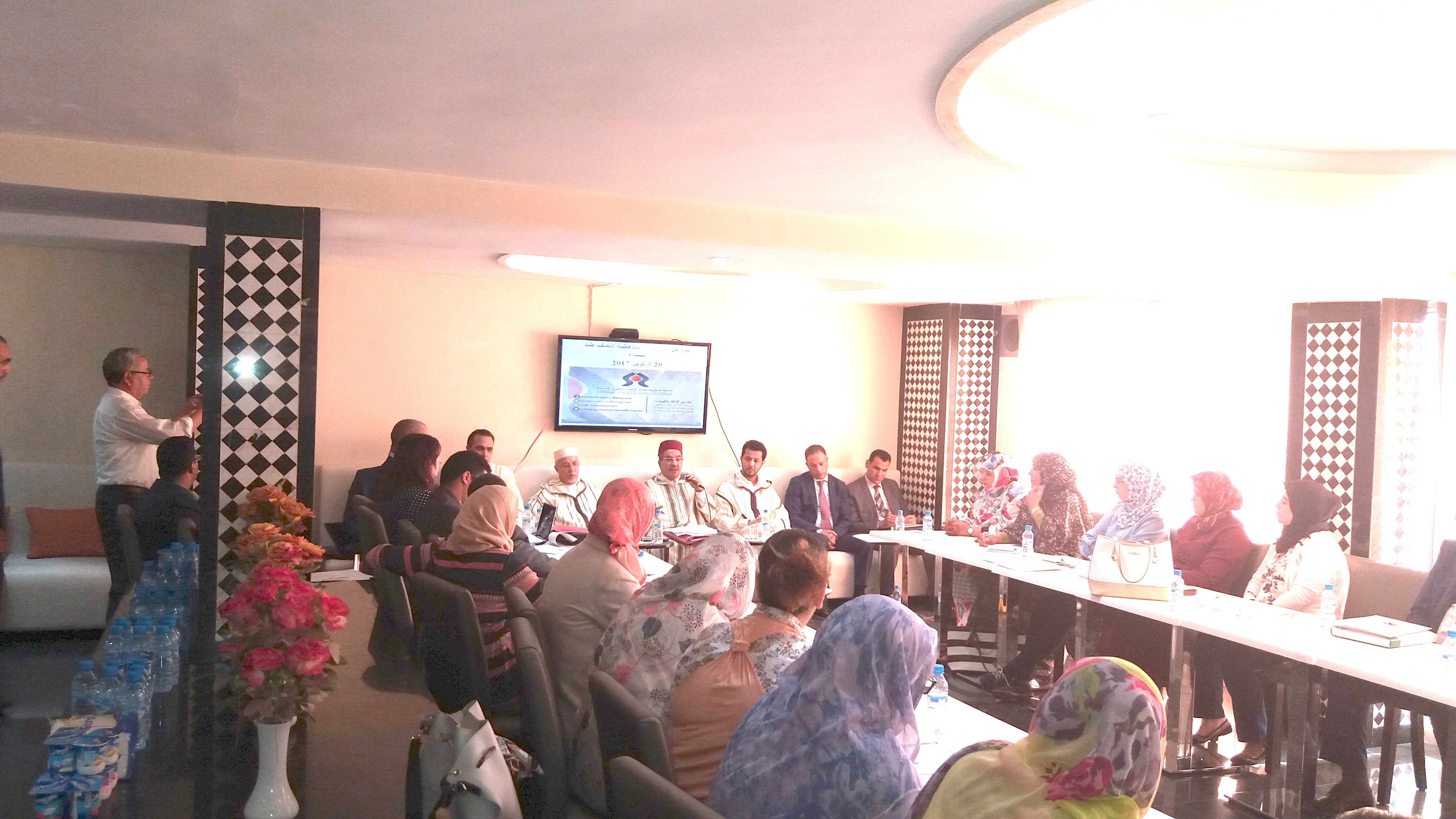 يوم دراسي بالعيون حول مناهضة العنف ضد النساء .