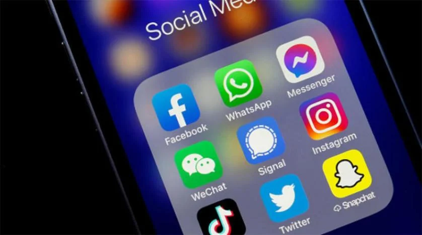 فرنسا تعيد طرح قانون حظر التواصل الاجتماعي للقاصرين