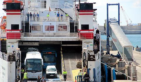 المغرب يقرر تعليق الرحلات الجوية والنقل البحري للمسافرين من وإلى إسبانيا حتى إشعار آخر