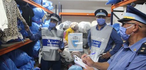 جمارك طنجة ..حجز 26 ألف وحدة من الملابس الجاهزة المهربة