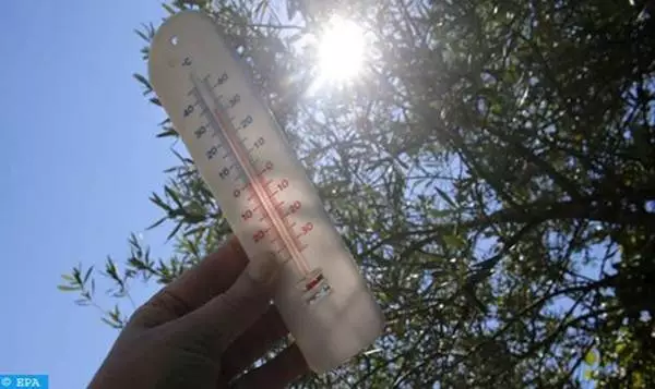 موجة حر وزخات رعدية قوية بالمملكة