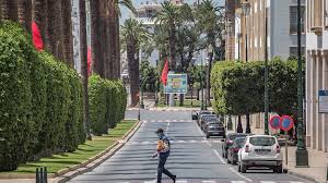 تنزيل مخطط التخفيف من تدابير الحجر الصحي حسب الحالة الوبائية لكل عمالة أو إقليم وبصفة تدريجية عبر عدة مراحل ابتداء من الغد