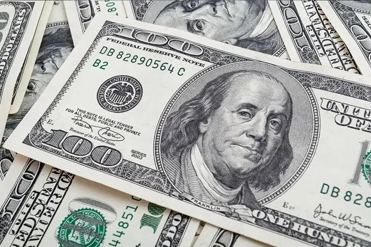 الدولار يواصل الصعود أمام الأورو