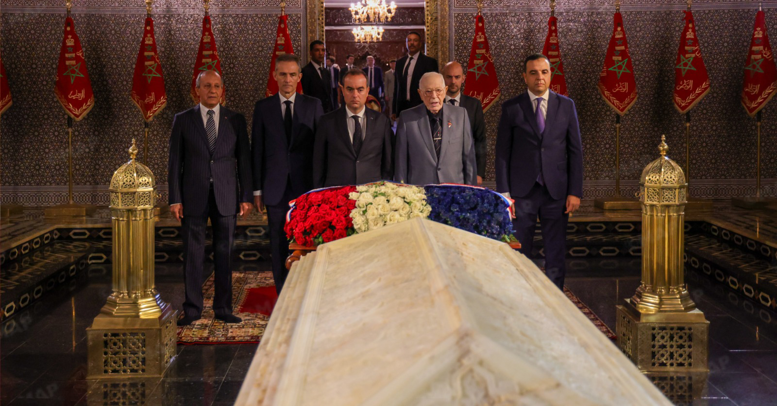 لوكورنو يزور ضريح محمد الخامس بالرباط