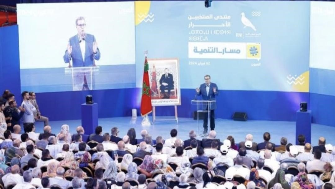 أخنوش من العيون… المغاربة يتطلعون إلى مواصلة مسار العمل والإنجاز